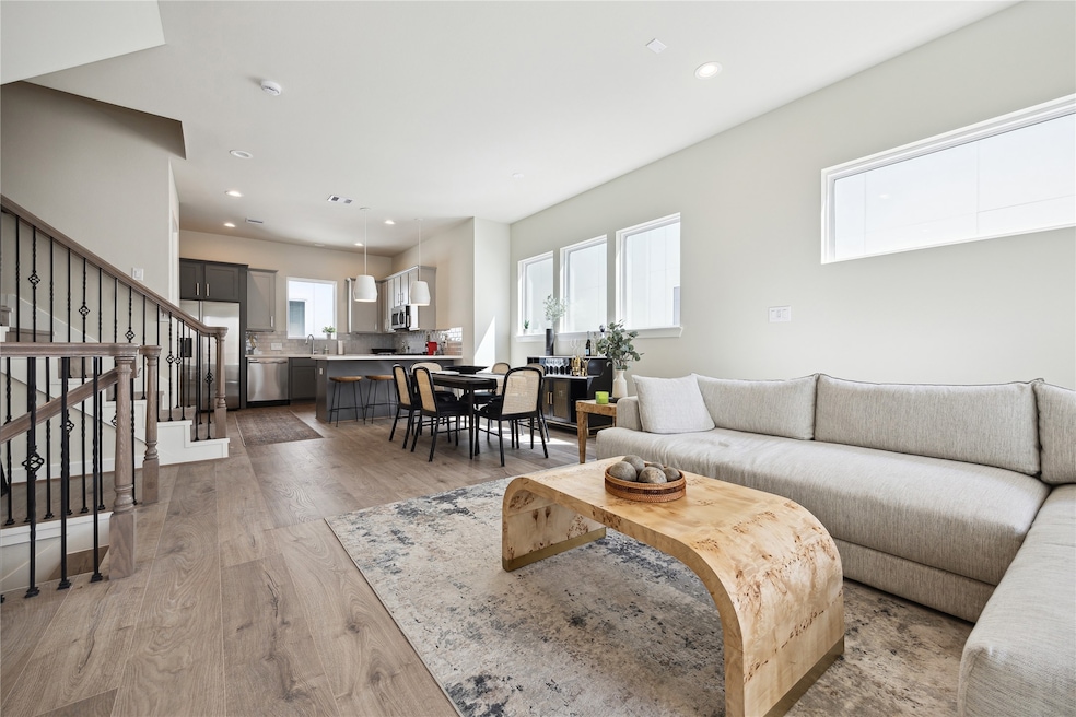 137 Eastwood St, Houston, TX 77011 - photo 1