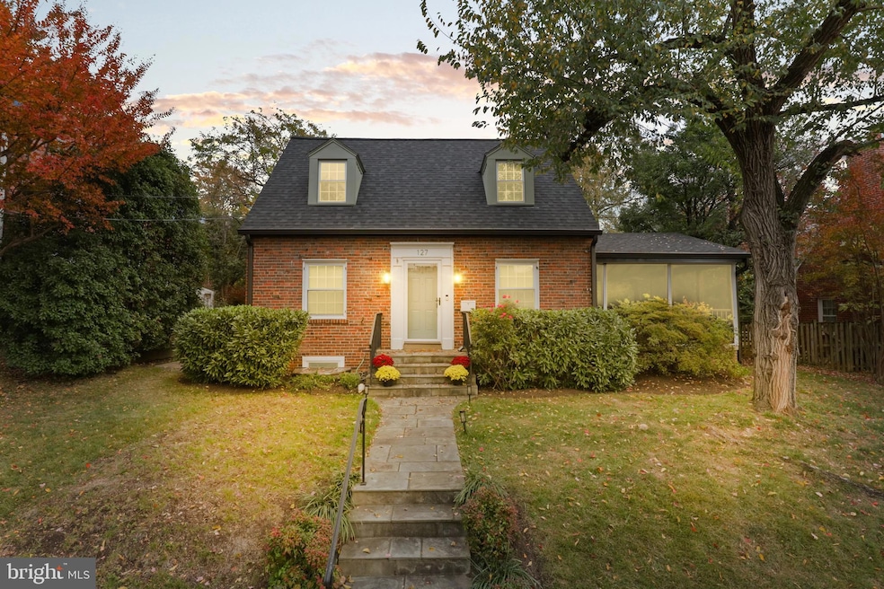 127 Moncure Dr, Alexandria, VA 22314 - photo 1