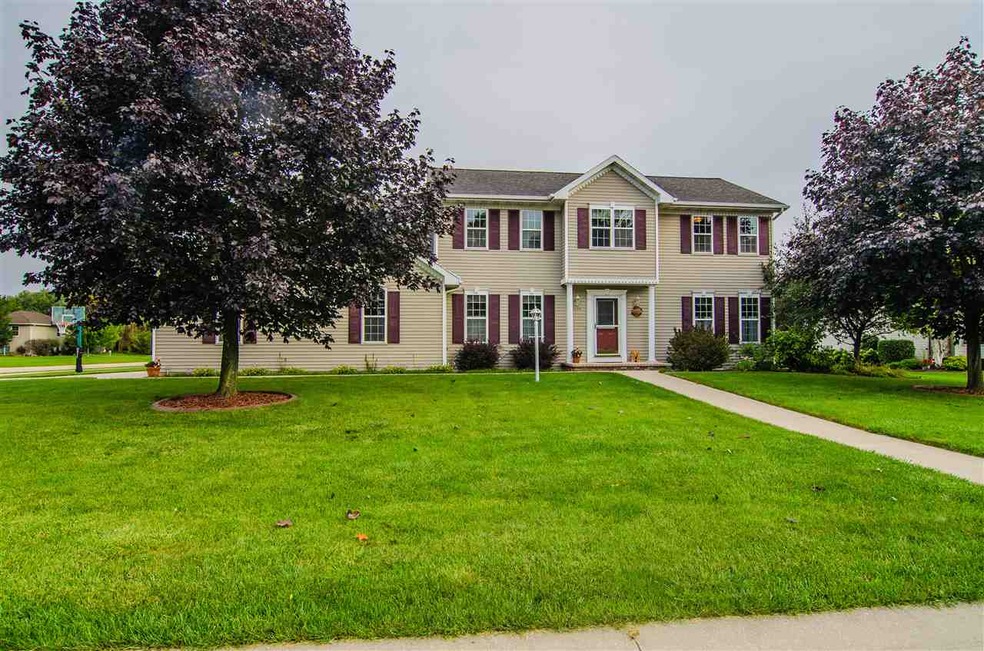 W5894 Sweet Clover Dr, Appleton, WI 54915 - photo 1