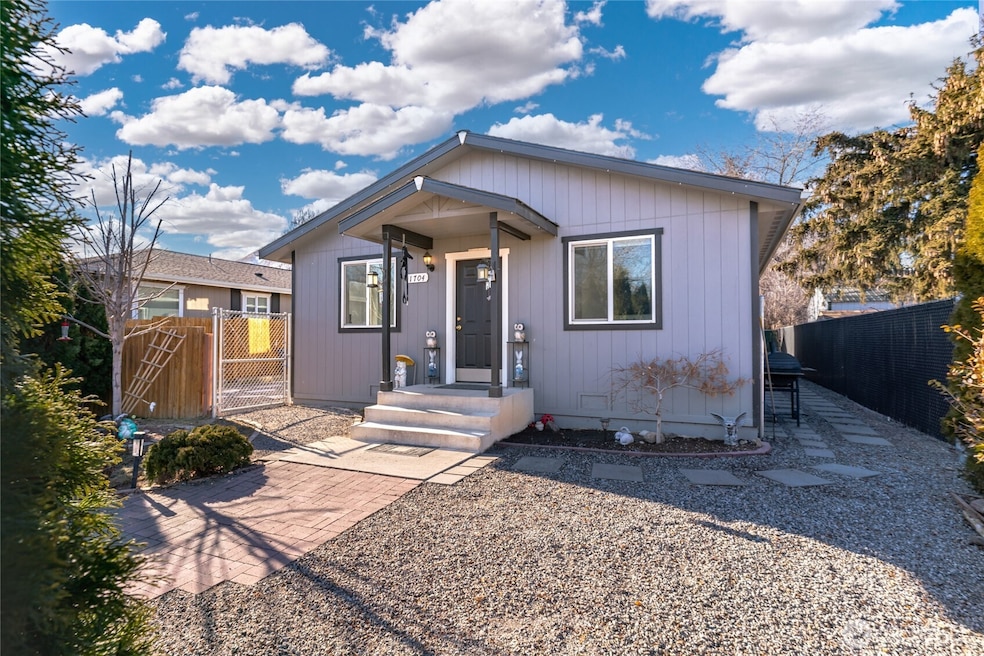 1704 Frances Ct, Wenatchee, WA 98801 - photo 1