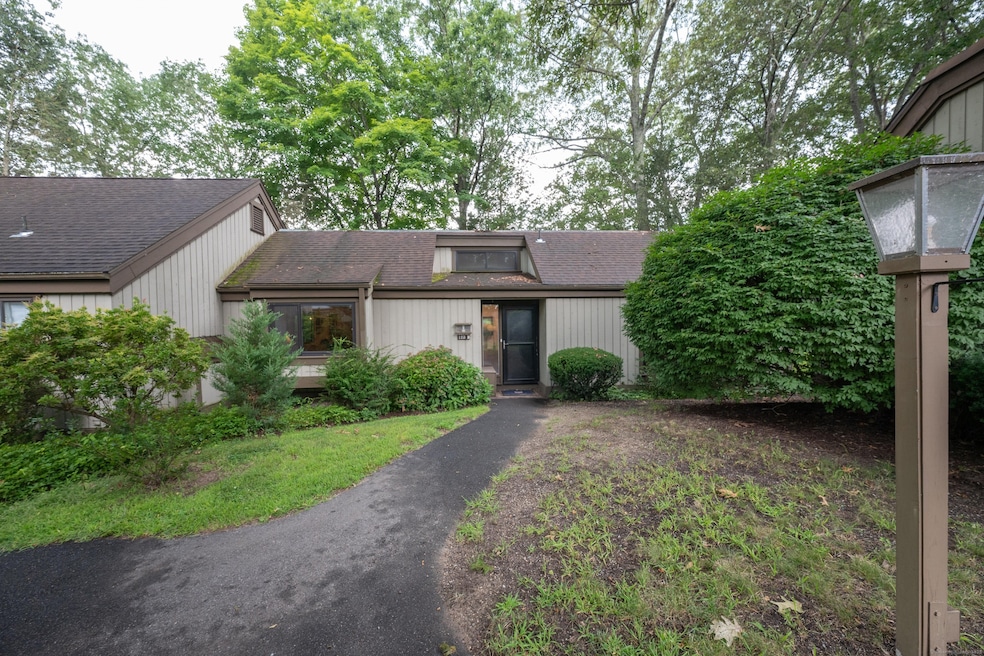 123 Heritage Village unit B, Southbury, CT 06488 - photo 1