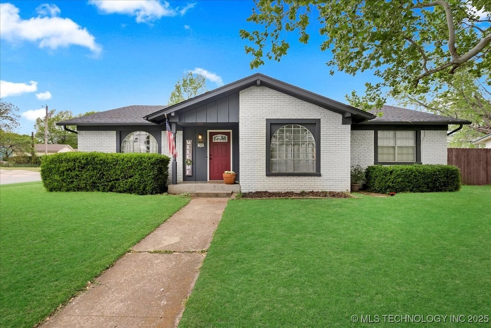 700 N Village Ave, Broken Arrow, OK 74012 - photo 1