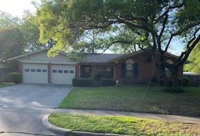 1301 Red Oak St, Ennis, TX 75119 - photo 1