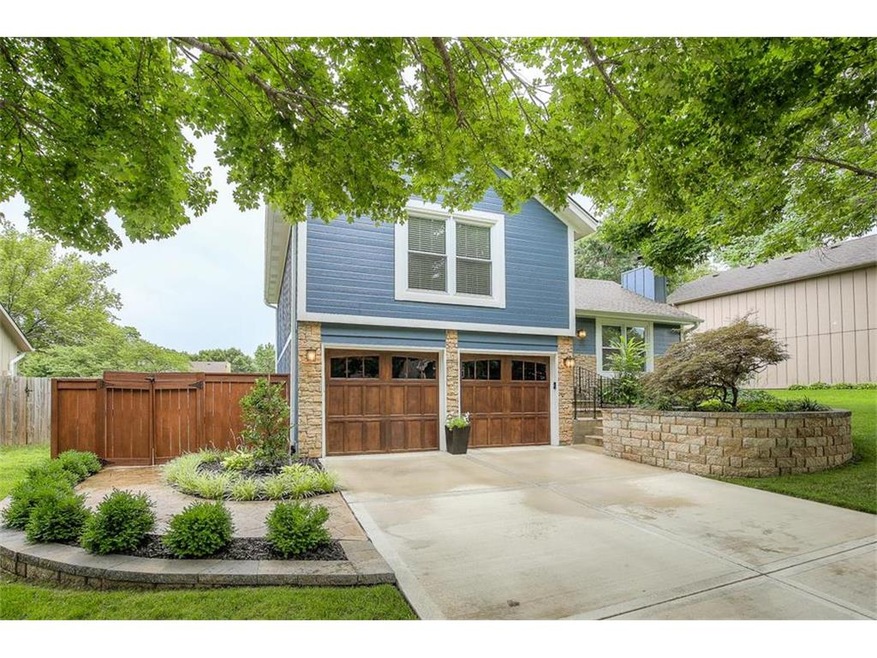 3 bed/2.1 bath home w/many updates!