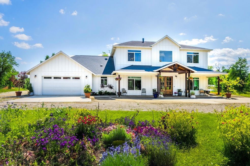 21255 Via Serena Dr, Redding, CA 96003 - photo 1