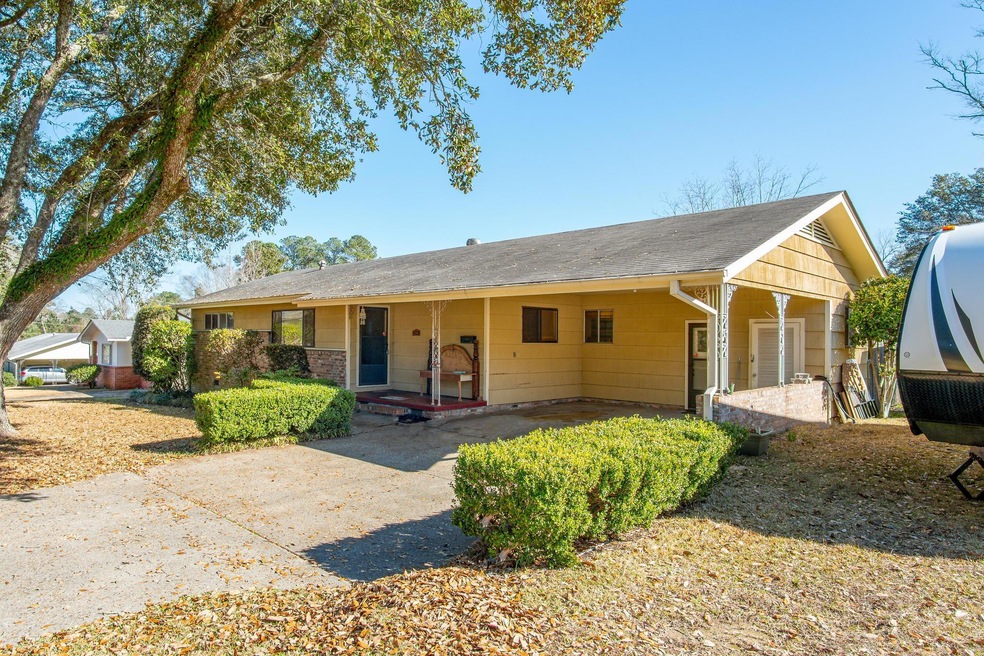 3341 N 5th Ave, Laurel, MS 39440 - photo 1