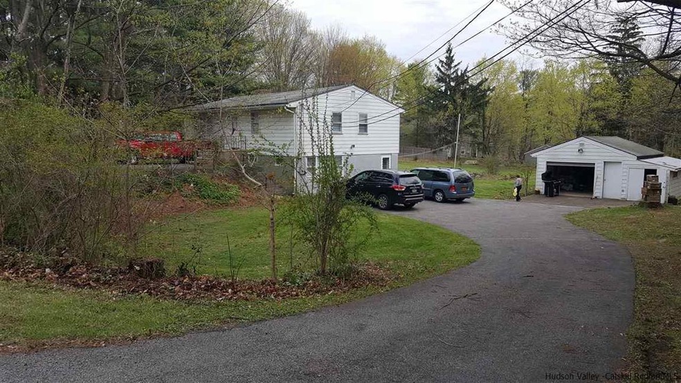 433 N Riverside Rd, Highland, NY 12528 - photo 1