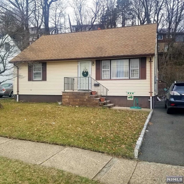 39 Garrison Ave, Hasbrouck Heights, NJ 07604 - photo 1