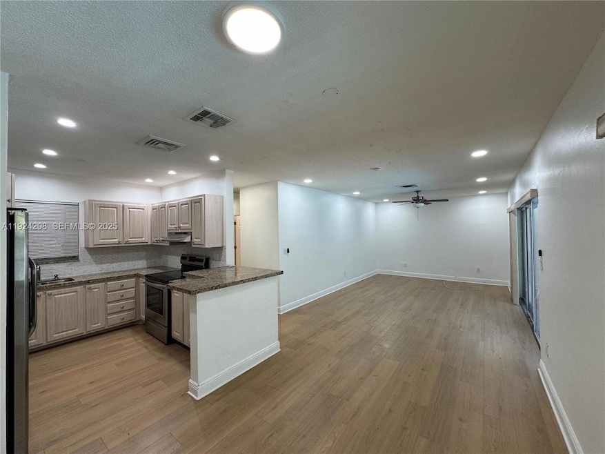 2731 N 72nd Way, Hollywood, FL 33024 - photo 1