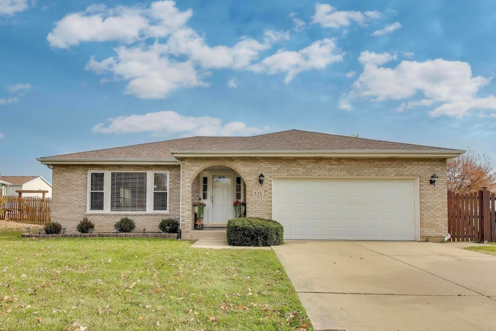 635 Huron Dr, Romeoville, IL 60446 - photo 1