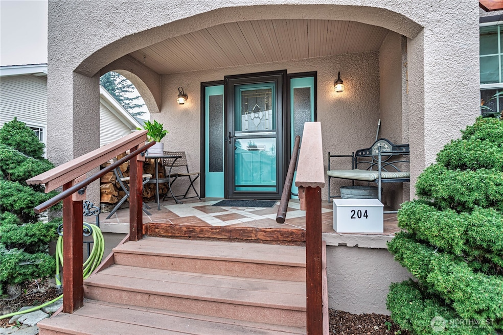 204 N Emerson Ave, Wenatchee, WA 98801 - photo 1