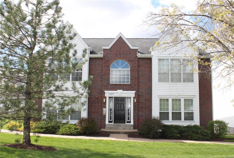 Attractive brick & vinyl exterior. Unit is on lowe
