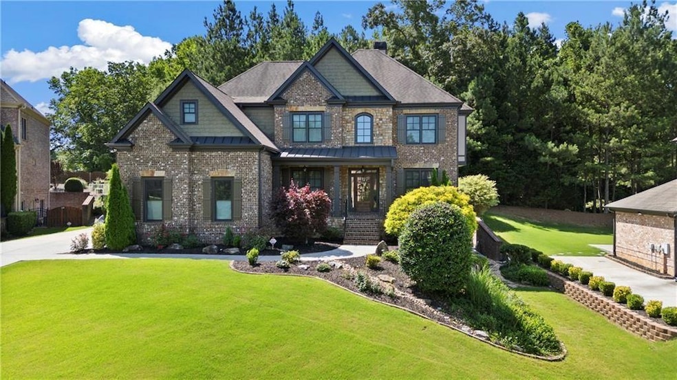 Estate Home in cul-de-sac location