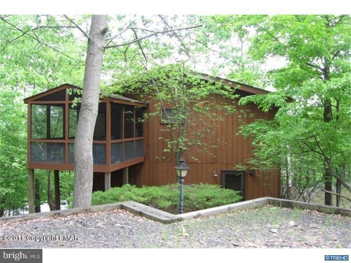 73 Sterling Cir, Bushkill, PA 18324 - photo 1