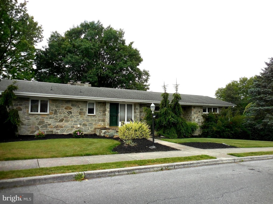 129 S Center St, Cleona, PA 17042