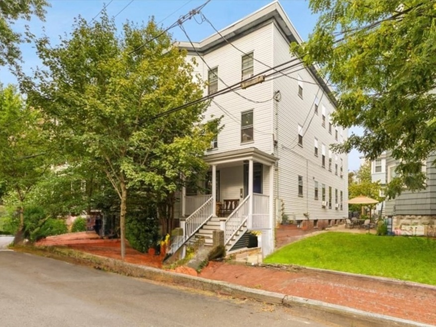 Sold $1,160,000 • Co-Listing Agent