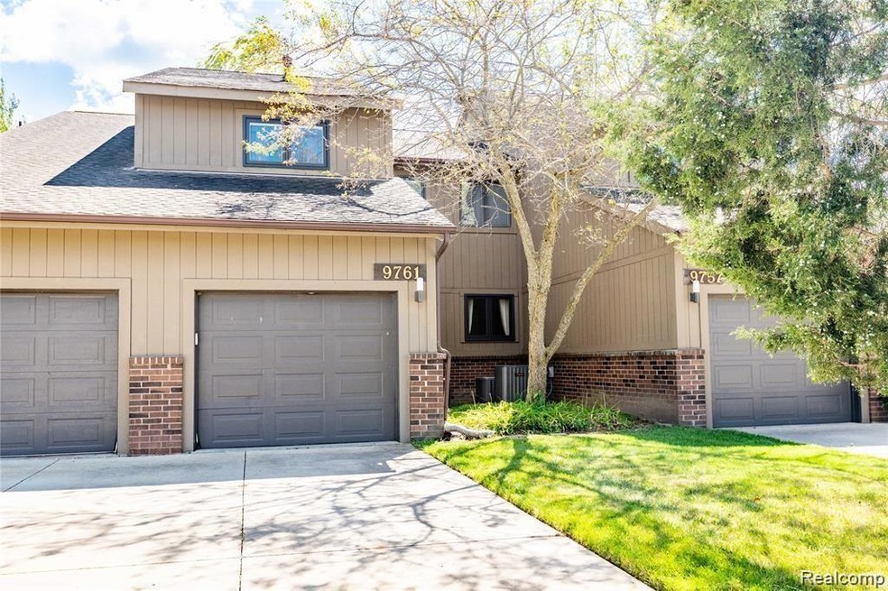 9761 hawthorne Glen - Old Pic.jpg
