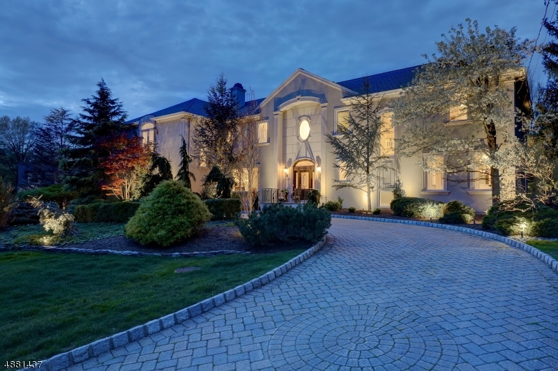 28 Arrowhead Dr, Upper Saddle River, NJ 07458 - photo 1