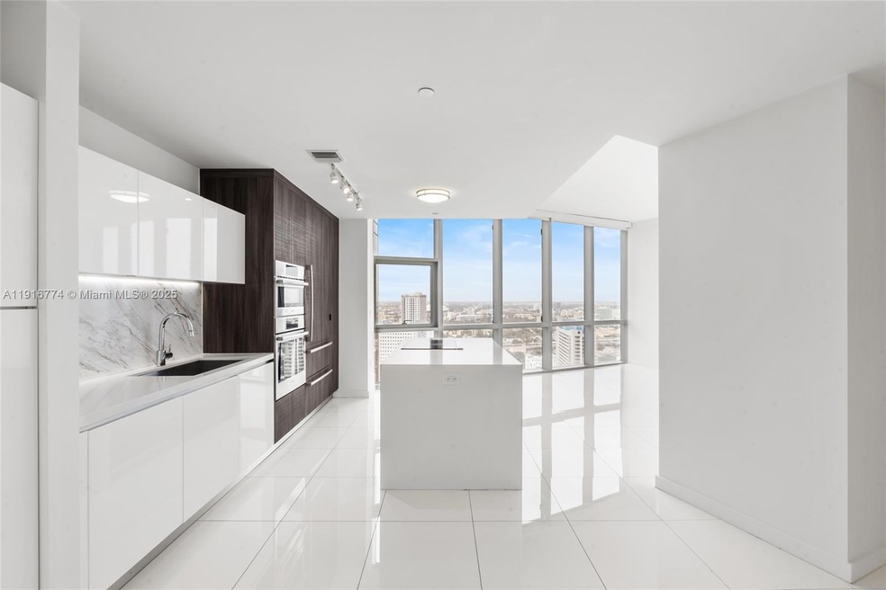 Paramount at Miami Worldcenter unit 3202, Miami, FL 33132 - photo 1