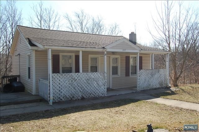 197 W Oakland Ave, Oakland, NJ 07436 - photo 1