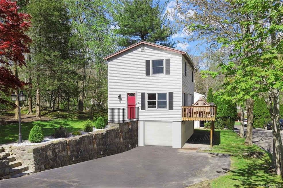 170 Lake Shore Dr, Pleasantville, NY 10570 - photo 1