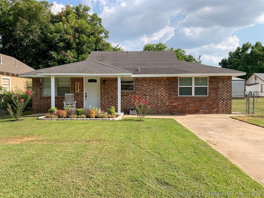 417 W 15th St, Ada, OK 74820 - photo 1