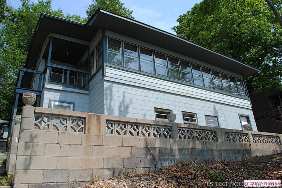 Fantastic Waterfront retreat on Grand lake!