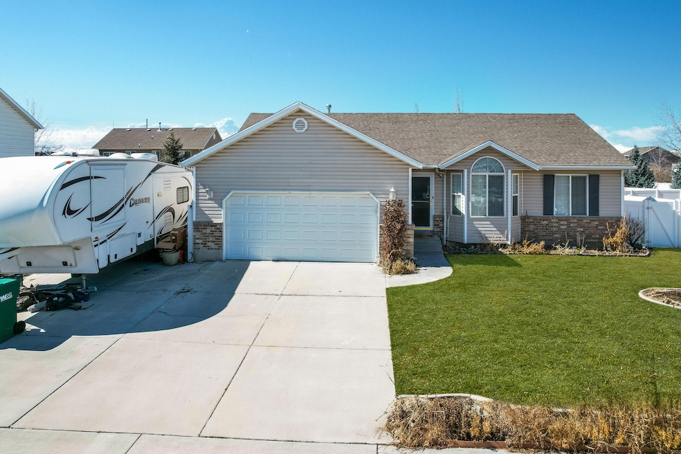 946 S 790 W, Lehi, UT 84043 - photo 1