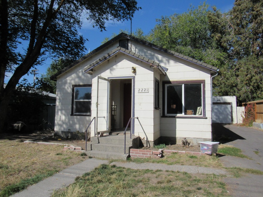2221 Orchard Ave, Klamath Falls, OR 97601 - photo 1