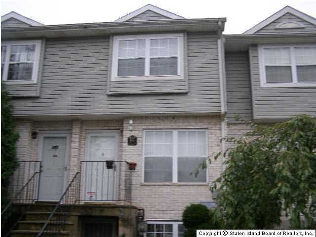 220 Skyline Dr, Staten Island, NY 10304 - photo 1