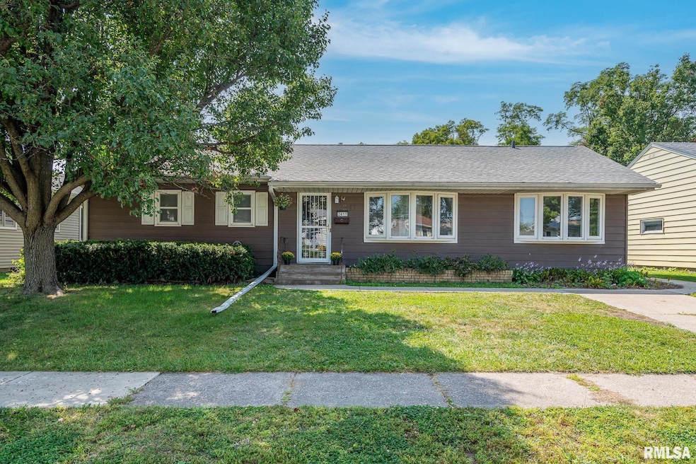 2417 W 18th St, Davenport, IA 52804 - photo 1