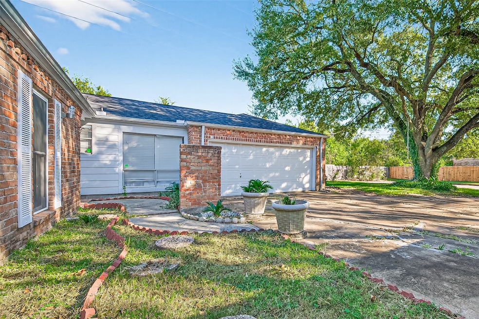 13702 Ella Lee Ln, Houston, TX 77077 - photo 1