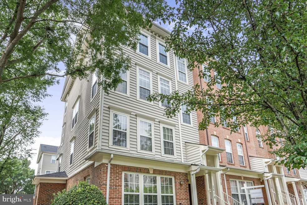 341 Cross Green St unit B, Gaithersburg, MD 20878 - photo 1