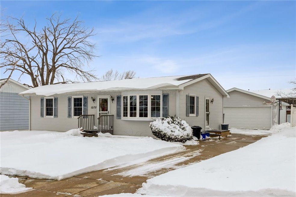 1075 Valley Park St, Marion, IA 52302 - photo 1