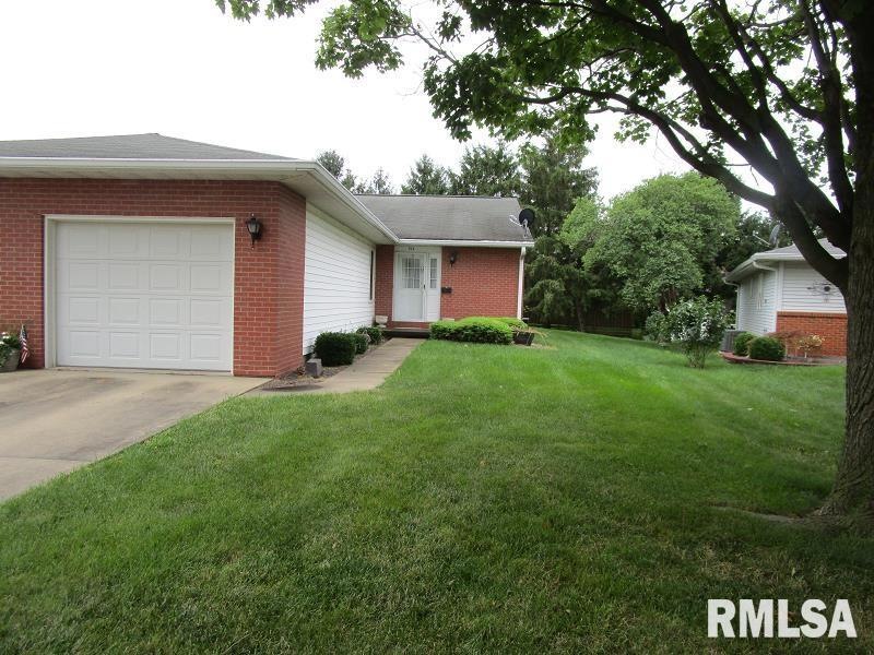 15 Eisenhower Dr, Jacksonville, IL 62650 - photo 1
