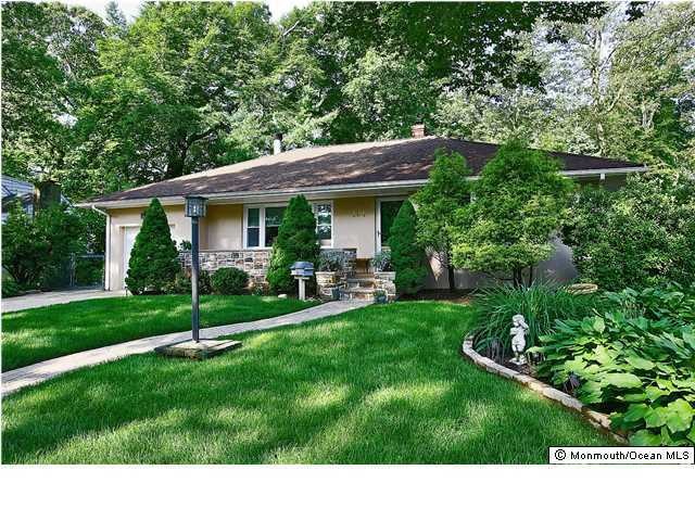 194 Pinecrest Rd, Oakhurst, NJ 07755 - photo 1