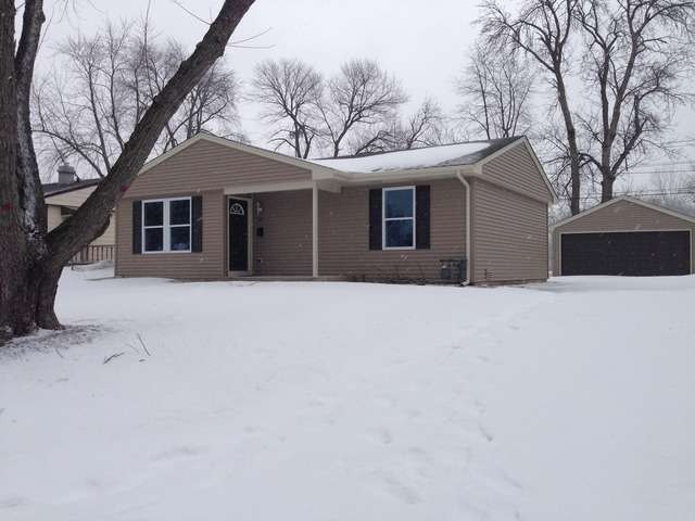 85 Sparrow Rd, Carpentersville, IL 60110 - photo 1