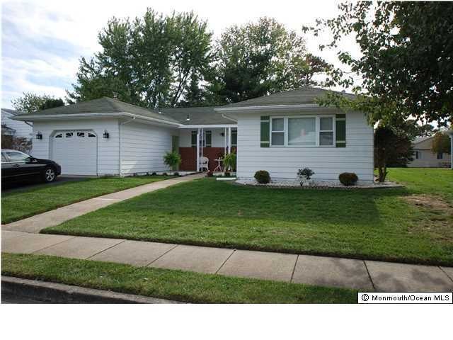 105 Torrey Pines Dr, Toms River, NJ 08757 - photo 1