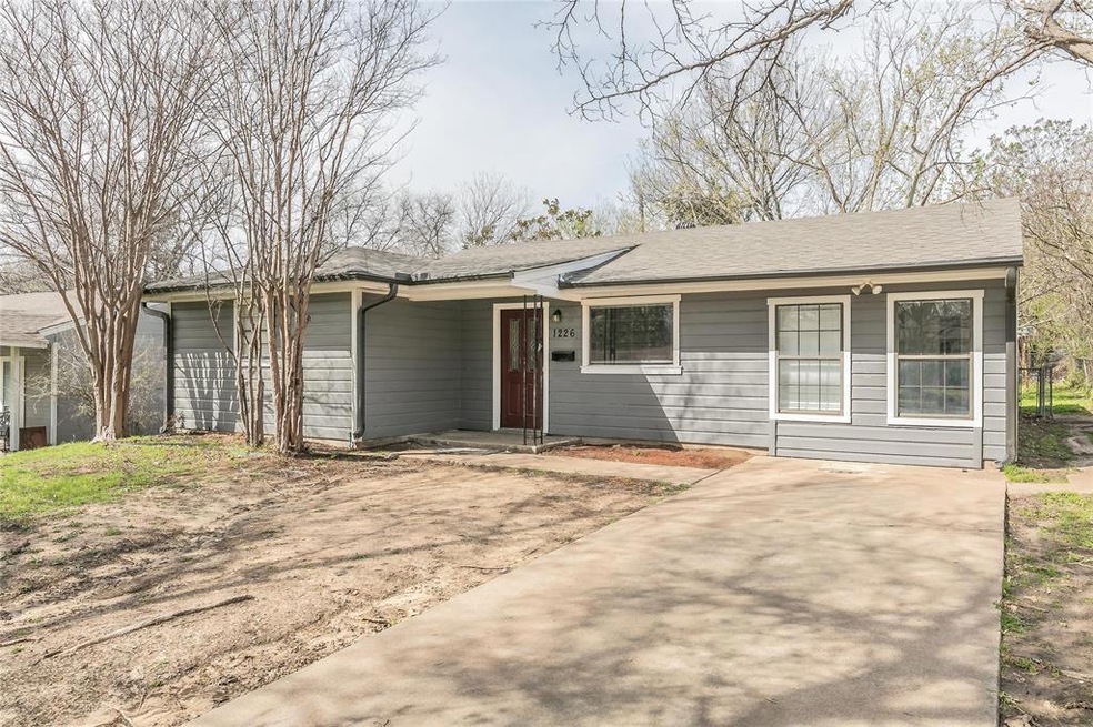 1226 SW 5th St, Grand Prairie, TX 75051 - photo 1