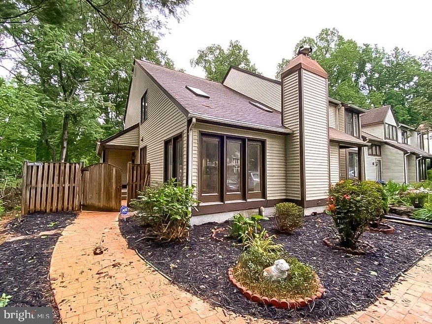 10056 Beacon Pond Ln, Burke, VA 22015 - photo 1