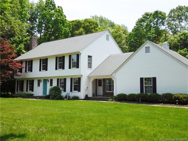 Beautiful custom built colonial near end of cul-de