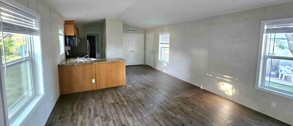 2320 E Macarthur Rd unit W-30, Wichita, KS 67216 - photo 1