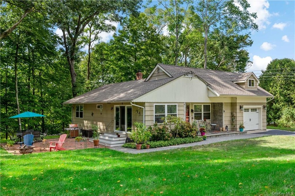 37 Stonehouse Rd, Somers, NY 10589 - photo 1