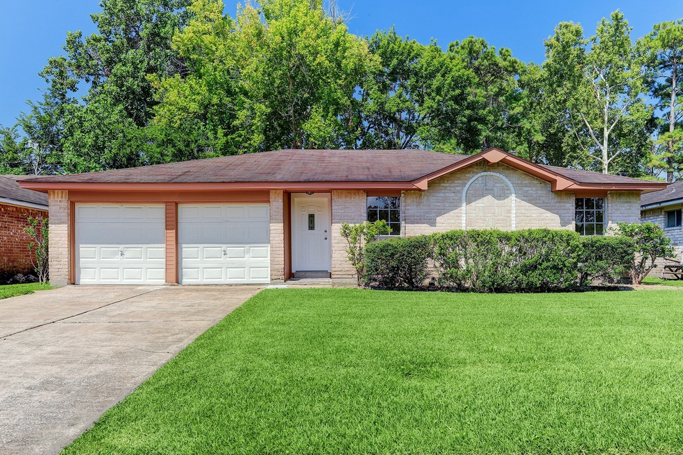 16323 Tibet Rd, Friendswood, TX 77546 - photo 1