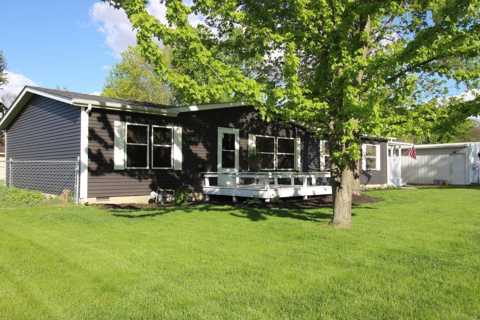 722 N Grover St, Warren, IN 46792 - photo 1