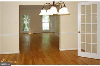 1135 Halesworth Dr, Potomac, MD 20854 - photo 1