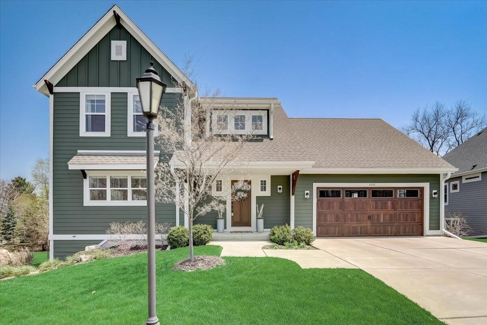 600 Sanctuary Ln, Delafield, WI 53018 - photo 1