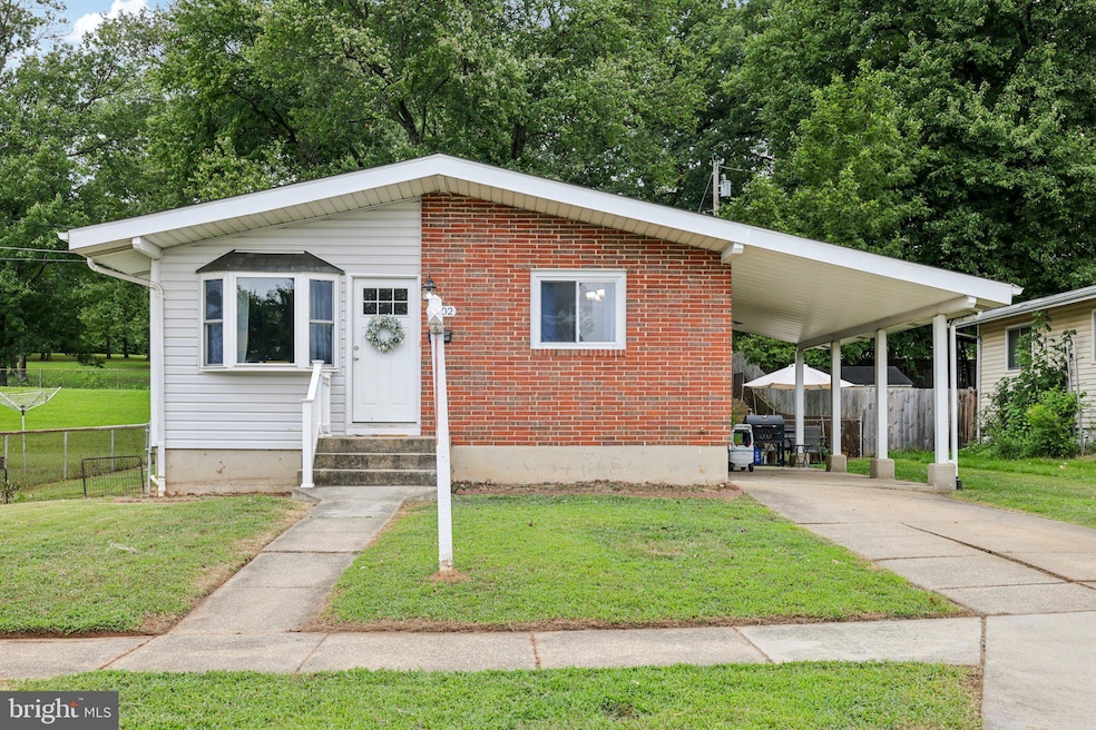 5602 Huntsmoor Rd, Halethorpe, MD 21227 - photo 1