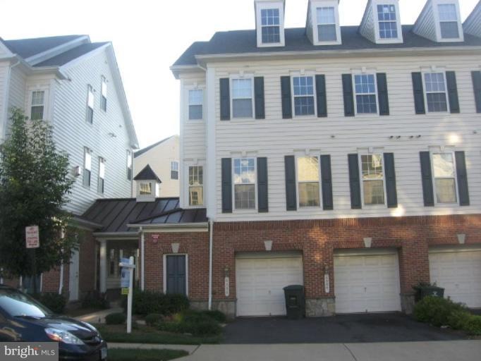 6806 Sabbarton Place unit 101, Gainesville, VA 20155 - photo 1