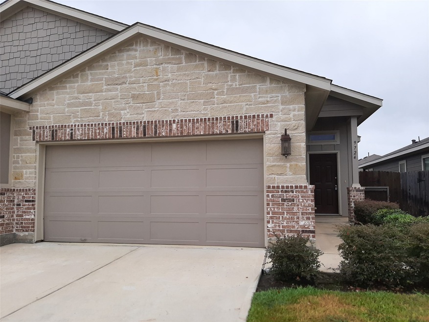 9724 Grosbeak Ln, Magnolia, TX 77354 - photo 1